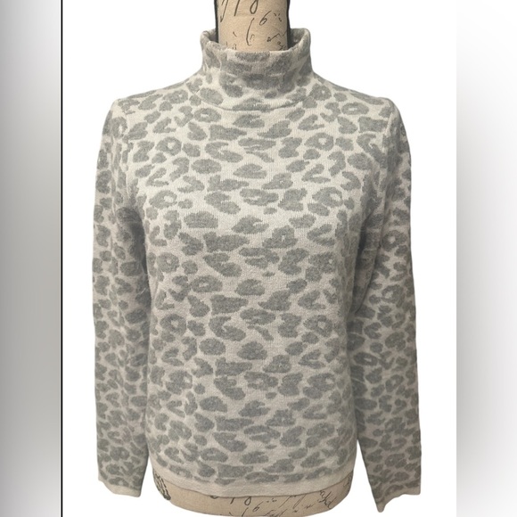 Loft Animal Print Sweater. Women’s Size M. EUC. - Picture 2 of 6
